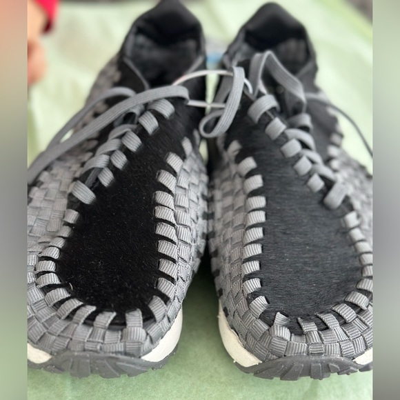 New Women’s Nike Air Footscape Black and Gray Woven Sneakers - Picture 2 of 4